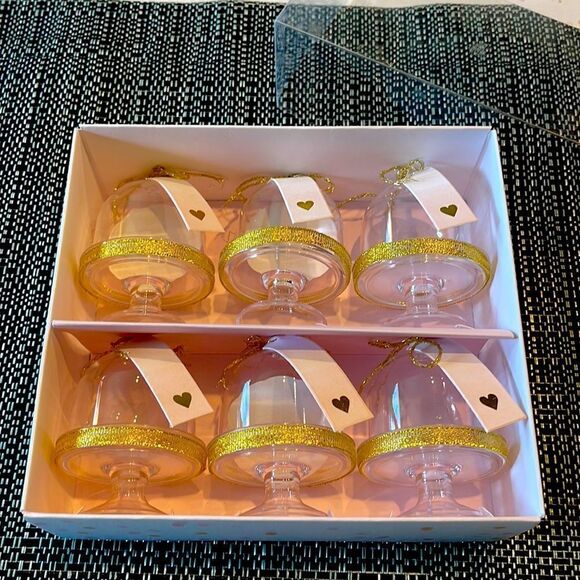Treat domes for strawberries Oreo balls diamond rings love notes new in  box. - Picture 1 of 6